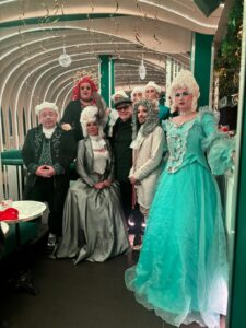 L'équipe en Marie Antoinette avec Michel Michel, disparu en 2025.